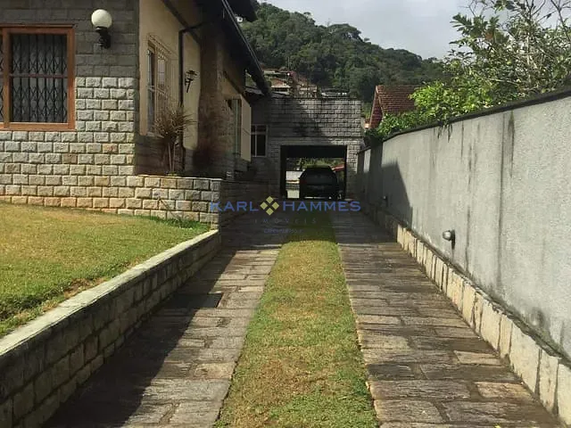 Casa 5 quartos e 6 banheiros, à venda, no bairro Mosela em Petrópolis