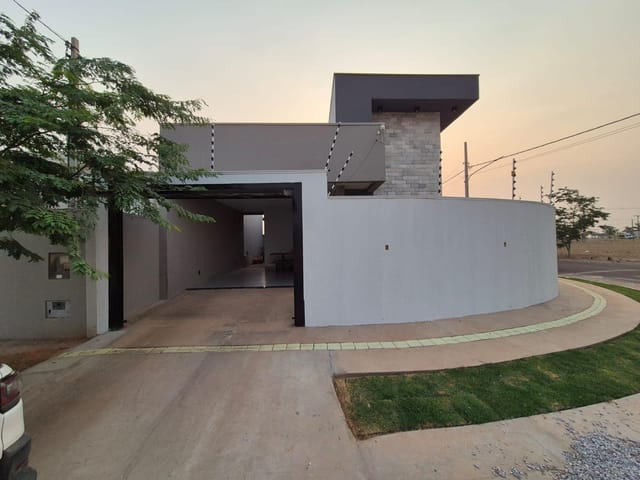 Casa com 220m² 3 quartos e 2 banheiros, à venda, no bairro Loteamento Residencial San Martini em Sinop
