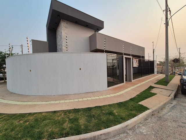Casa com 220m² 3 quartos e 2 banheiros, à venda, no bairro Loteamento Residencial San Martini em Sinop