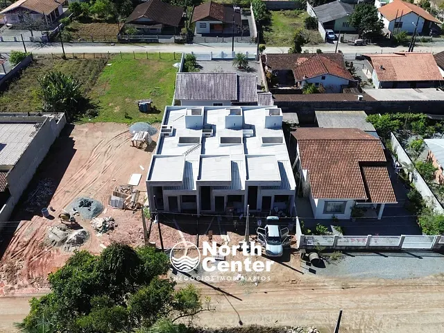 Casa com 76m² 3 quartos e 2 banheiros, à venda, no bairro Costeira em Balneário Barra do Sul