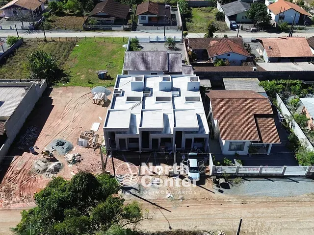 Casa com 76m² 3 quartos e 2 banheiros, à venda, no bairro Costeira em Balneário Barra do Sul
