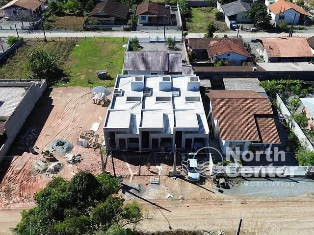 Casa com 76m² 3 quartos e 2 banheiros, à venda, no bairro Costeira em Balneário Barra do Sul