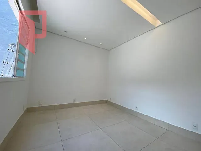 Casa com 400m² 7 quartos e 3 banheiros, à venda, no bairro Aparecida em Belo Horizonte