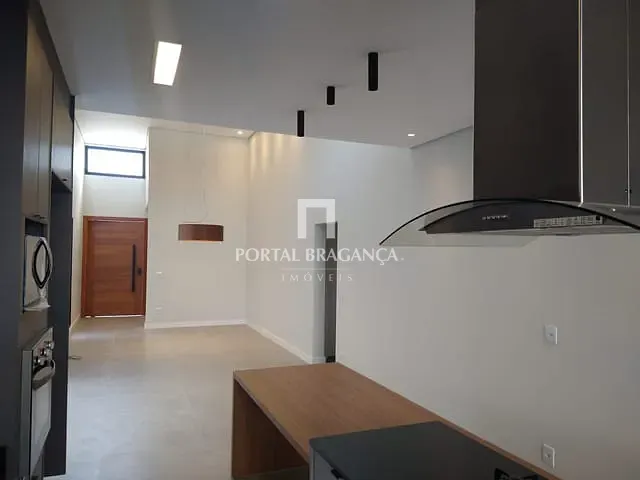 Casa com 323m² 3 quartos e 4 banheiros, à venda, no bairro Condomínio Residencial e Comercial Fazenda Santa Petronilla em Bragança Paulista