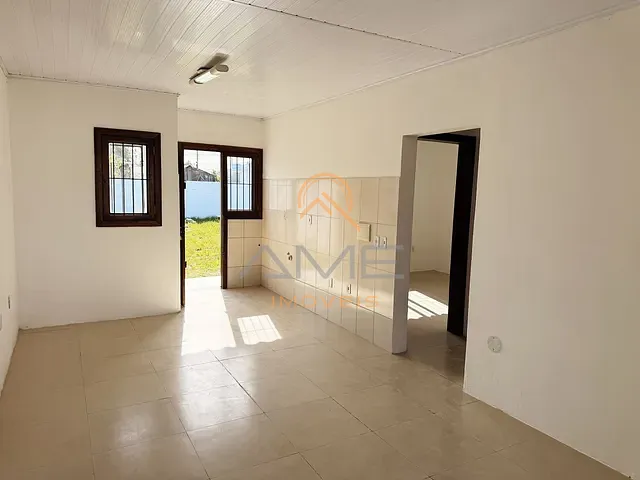 Casa 2 quartos e 1 banheiro, à venda, no bairro Três Vendas em Pelotas
