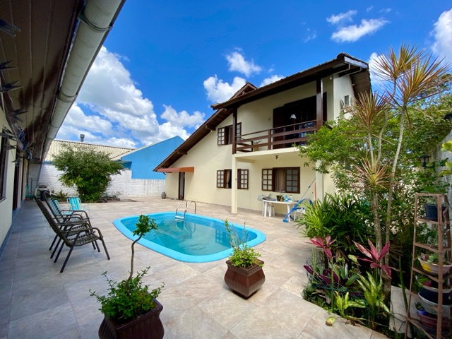 Foto do Casa - LOCAÇÃO DE DIÁRIAS - Casa Completa com Piscina e Espaço Gourmet, no bairro Morro das Pedras em Florianópolis, Sc | Costão Sul Imóveis