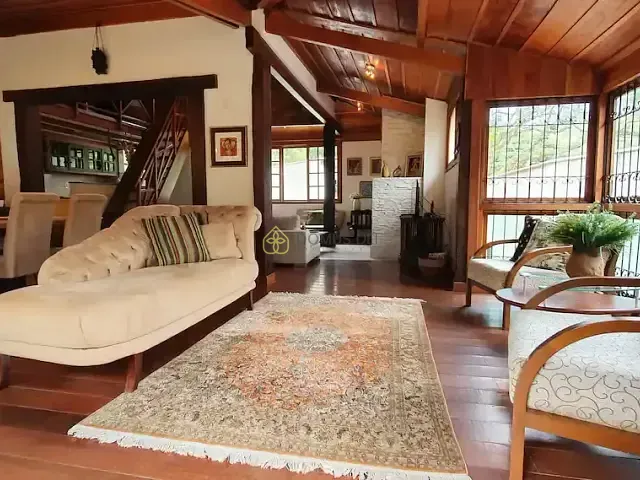 Casa com 1656m² 7 quartos e 6 banheiros, à venda, no bairro Vila Pinheiro em Itatiaia