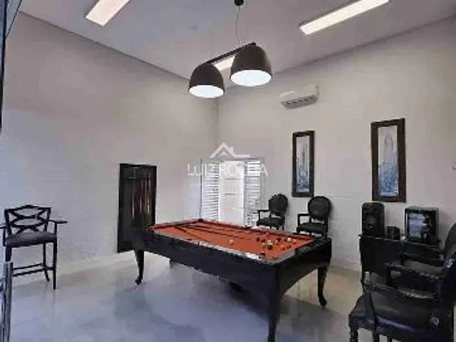 Casa com 1200m² 4 quartos e 5 banheiros, à venda, no bairro Bosque do Vianna em Cotia