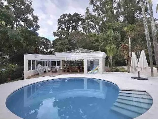 Casa com 1200m² 4 quartos e 5 banheiros, à venda, no bairro Bosque do Vianna em Cotia