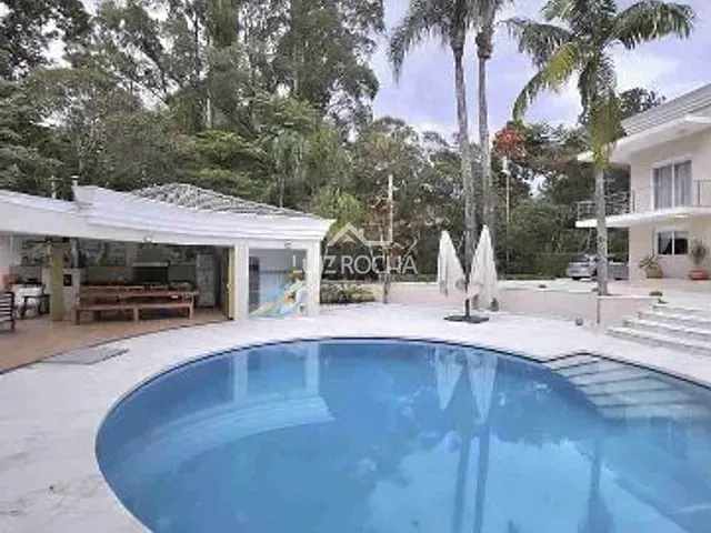 Casa com 1200m² 4 quartos e 5 banheiros, à venda, no bairro Bosque do Vianna em Cotia