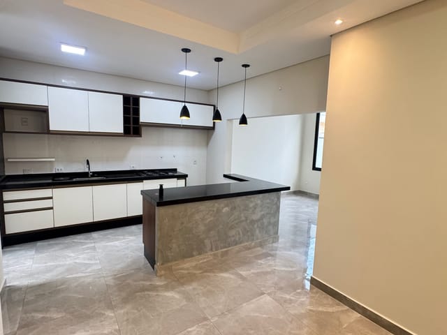 Casa com 175m² 3 quartos e 2 banheiros, para alugar, no bairro Bosques dos Ypes III em Tatuí