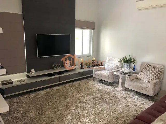 Casa com 720m² 3 quartos e 2 banheiros, à venda, no bairro Centro em Sorriso