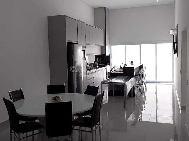 Casa com 250m² 3 quartos e 2 banheiros, à venda, no bairro Resedás em Holambra