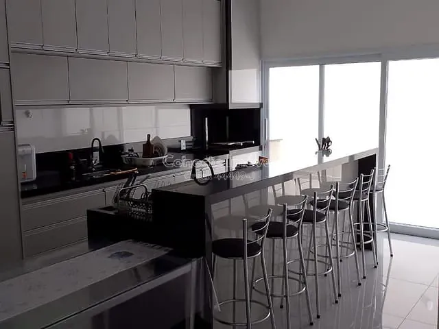 Casa com 250m² 3 quartos e 2 banheiros, à venda, no bairro Resedás em Holambra