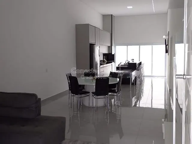 Casa com 250m² 3 quartos e 2 banheiros, à venda, no bairro Resedás em Holambra