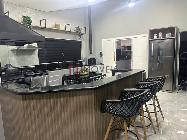 Casa 4 quartos e 6 banheiros, à venda, no bairro Condomínio Porto Atibaia em Atibaia
