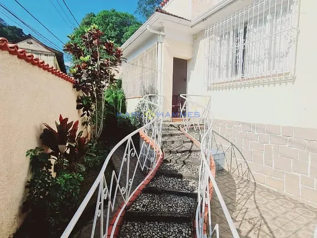 Casa 5 quartos e 2 banheiros, à venda, no bairro Centro em Petrópolis