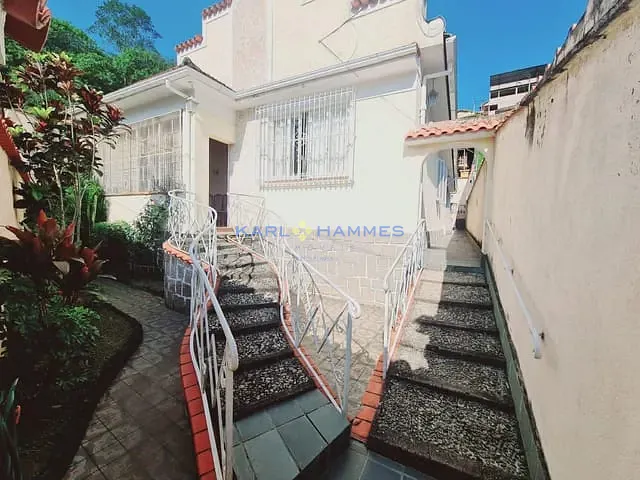 Casa 5 quartos e 2 banheiros, à venda, no bairro Centro em Petrópolis