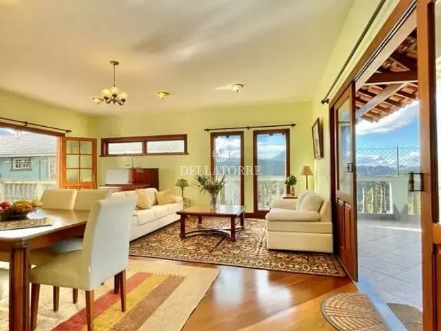 Casa com 663m² 3 quartos e 4 banheiros, à venda, no bairro Golfe em Teresópolis