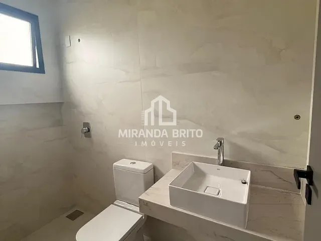 Casa 4 quartos e 5 banheiros, à venda, no bairro Parque Cidade em Goiânia