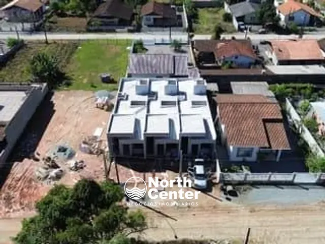 Casa com 76m² 3 quartos e 2 banheiros, à venda, no bairro Costeira em Balneário Barra do Sul