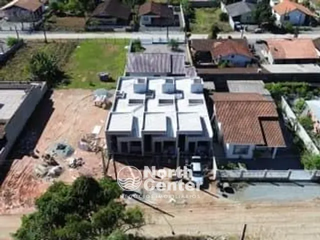 Casa com 76m² 3 quartos e 2 banheiros, à venda, no bairro Costeira em Balneário Barra do Sul
