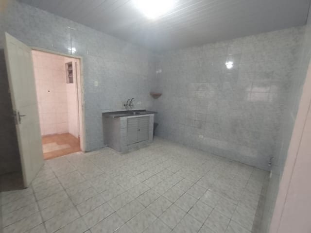 Casa com 300m² 1 quarto e 1 banheiro, para alugar, no bairro Vila Canero em São Paulo