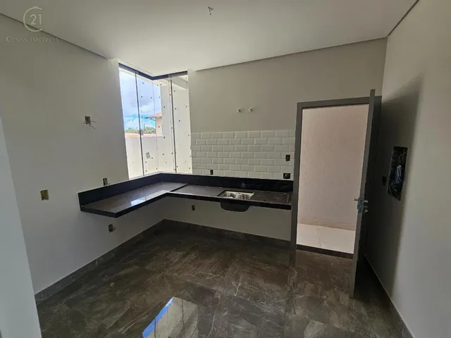 Casa com 134m² 3 quartos e 4 banheiros, à venda, no bairro Aeroporto em Londrina