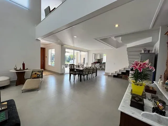 Casa com 486m² 4 quartos e 6 banheiros, à venda, no bairro Condomínio Residencial e Comercial Fazenda Santa Petronilla em Bragança Paulista