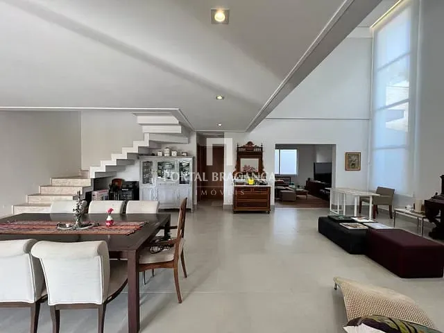 Casa com 486m² 4 quartos e 6 banheiros, à venda, no bairro Condomínio Residencial e Comercial Fazenda Santa Petronilla em Bragança Paulista