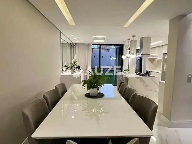Casa com 230m² 3 quartos e 3 banheiros, à venda, no bairro Uberaba em Curitiba