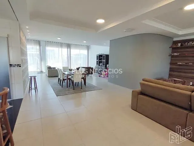 Casa com 1000m² 4 quartos e 4 banheiros, à venda, no bairro Condomínio Saint Charbel em Araçoiaba da Serra