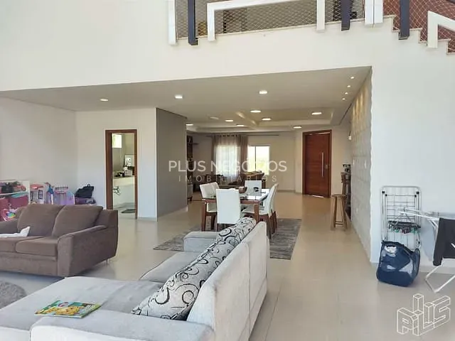 Casa com 1000m² 4 quartos e 4 banheiros, à venda, no bairro Condomínio Saint Charbel em Araçoiaba da Serra