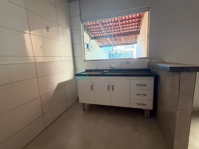 Casa 2 quartos e 1 banheiro, para alugar, no bairro Loteamento Residencial Parque Imperial em Catalão