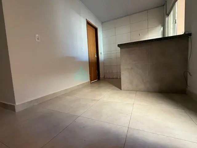 Casa 2 quartos e 1 banheiro, para alugar, no bairro Loteamento Residencial Parque Imperial em Catalão