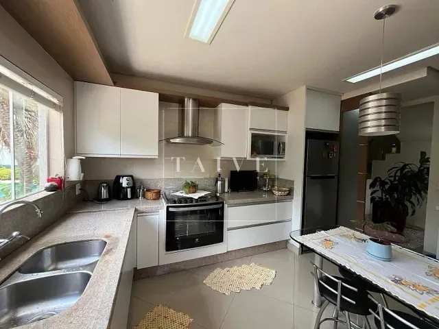 Casa com 730m² 4 quartos e 6 banheiros, à venda, no bairro Vivendas do Arvoredo em Londrina