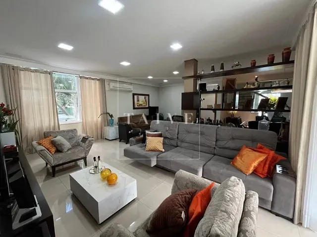 Casa com 730m² 4 quartos e 6 banheiros, à venda, no bairro Vivendas do Arvoredo em Londrina