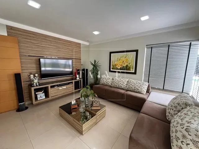 Casa com 730m² 4 quartos e 6 banheiros, à venda, no bairro Vivendas do Arvoredo em Londrina