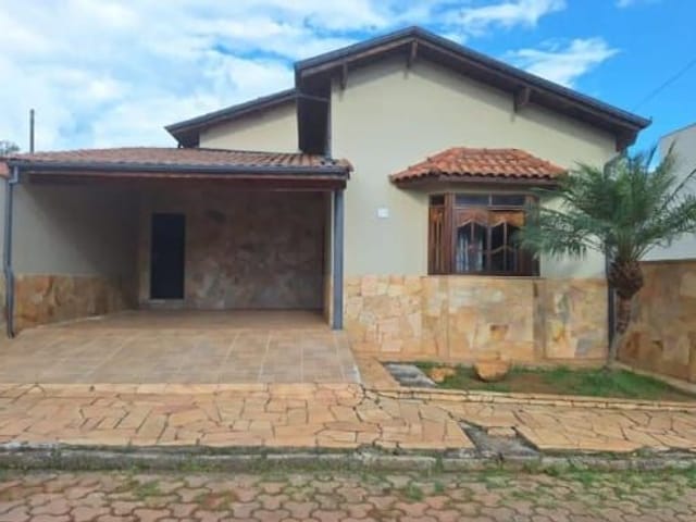 Casa com 250m² 3 quartos e 3 banheiros, à venda, no bairro Vale das Rosas em Cambuí