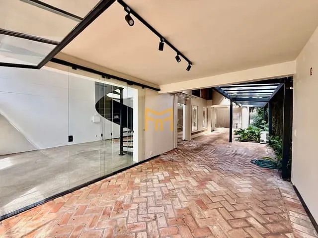 Casa com 388m², à venda, no bairro Batista Campos em Belém