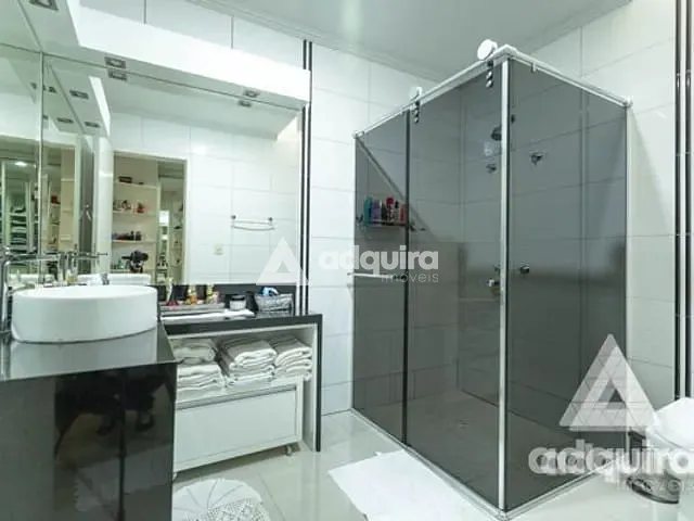 Casa com 585m² 3 quartos e 4 banheiros, à venda, no bairro Boa Vista em Ponta Grossa