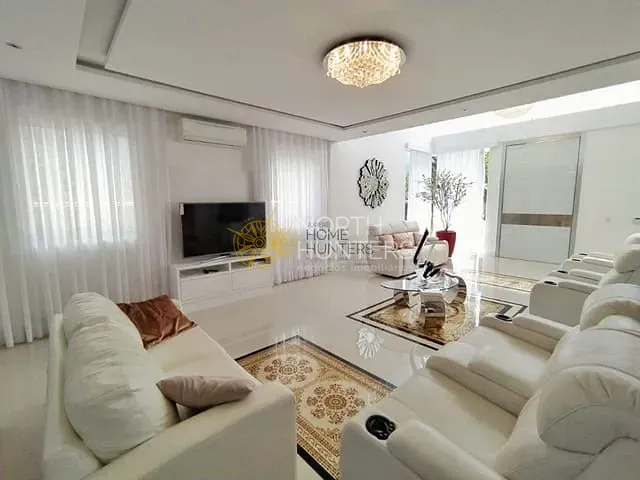 Casa com 800m² 6 quartos e 6 banheiros, à venda ou para alugar, no bairro Jurerê Internacional em Florianópolis