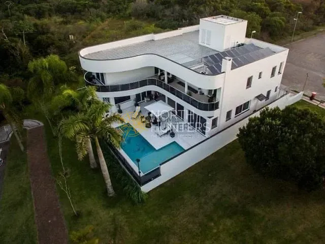 Casa com 800m² 6 quartos e 6 banheiros, à venda ou para alugar, no bairro Jurerê Internacional em Florianópolis