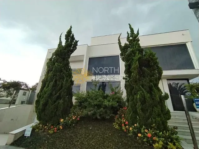 Casa com 800m² 6 quartos e 6 banheiros, à venda ou para alugar, no bairro Jurerê Internacional em Florianópolis