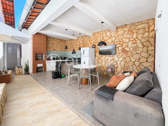 Casa com 300m² 4 quartos e 4 banheiros, à venda, no bairro Cambeba em Fortaleza