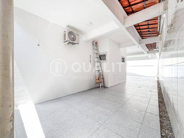Casa com 300m² 4 quartos e 4 banheiros, à venda, no bairro Cambeba em Fortaleza