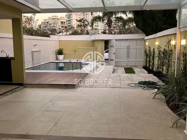 Casa com 500m² 5 quartos e 5 banheiros, à venda ou para alugar, no bairro Barra da Tijuca em Rio de Janeiro