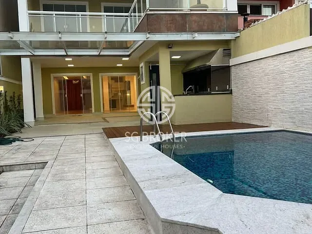 Casa com 500m² 5 quartos e 5 banheiros, à venda ou para alugar, no bairro Barra da Tijuca em Rio de Janeiro