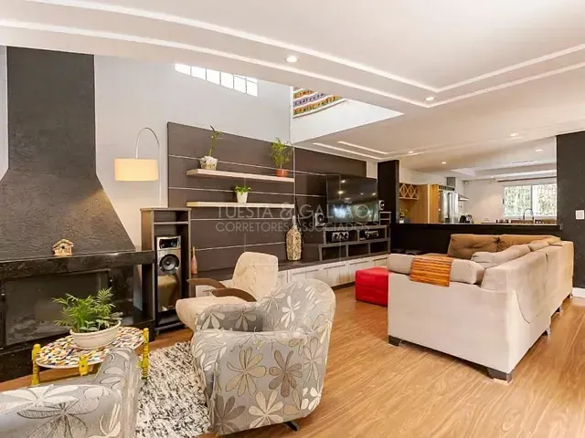 Casa com 303m² 4 quartos e 5 banheiros, à venda, no bairro Campo Comprido em Curitiba