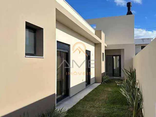 Casa 3 quartos e 2 banheiros, à venda, no bairro Três Vendas em Pelotas